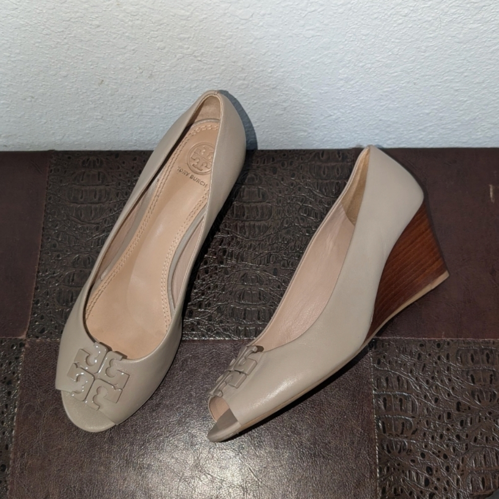Tory Burch Sally Wedge Peep Toe Pumps Nude Leather Size 9.5